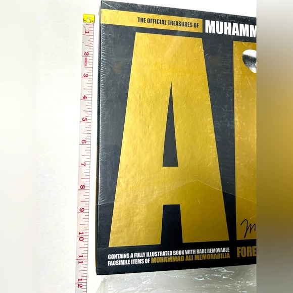 The Official Treasures of Muhammad Ali - Large Collector’s Book 🥊 - Picture 3 of 9